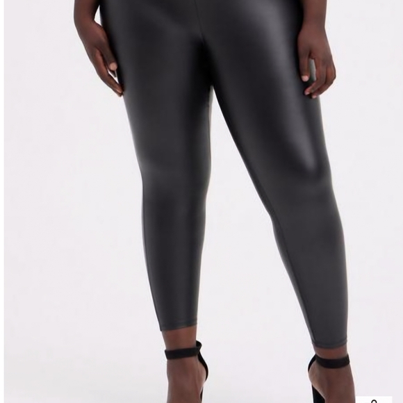 TORRID Full Length Signature Waist Faux Leather Legging Sz 3 - Picture 2 of 8